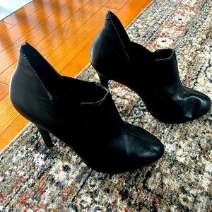 Black BCBG bootie